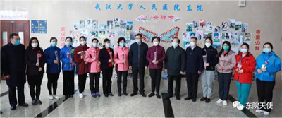 1585099761808672.jpg 3.8日作为辽宁重症团队的女职工代表接受了湖北省委书记应书记及各级领导的慰问。.jpg