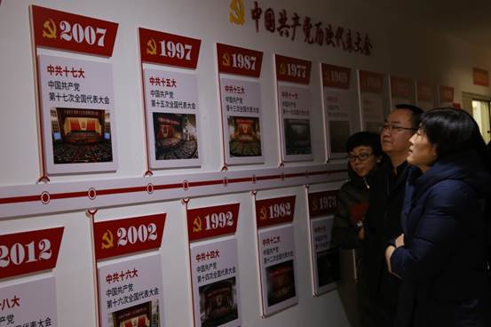 说明: E:\2019年学生工作\照片\1.3--大学生思想政治教育进社区现场会\中国共产党历次代表大会.JPG 说明: E:\2019年学生工作\照片\1.3--大学生思想政治教育进社区现场会\中国共产党历次代表大会.JPG