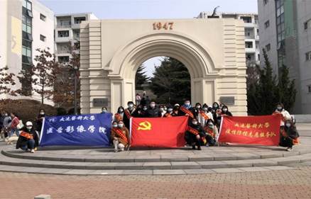 说明: C:\Users\Administrator\Desktop\医学影像学院疫情防控期间照片\11学生志愿服务队伍集体合照.jpg