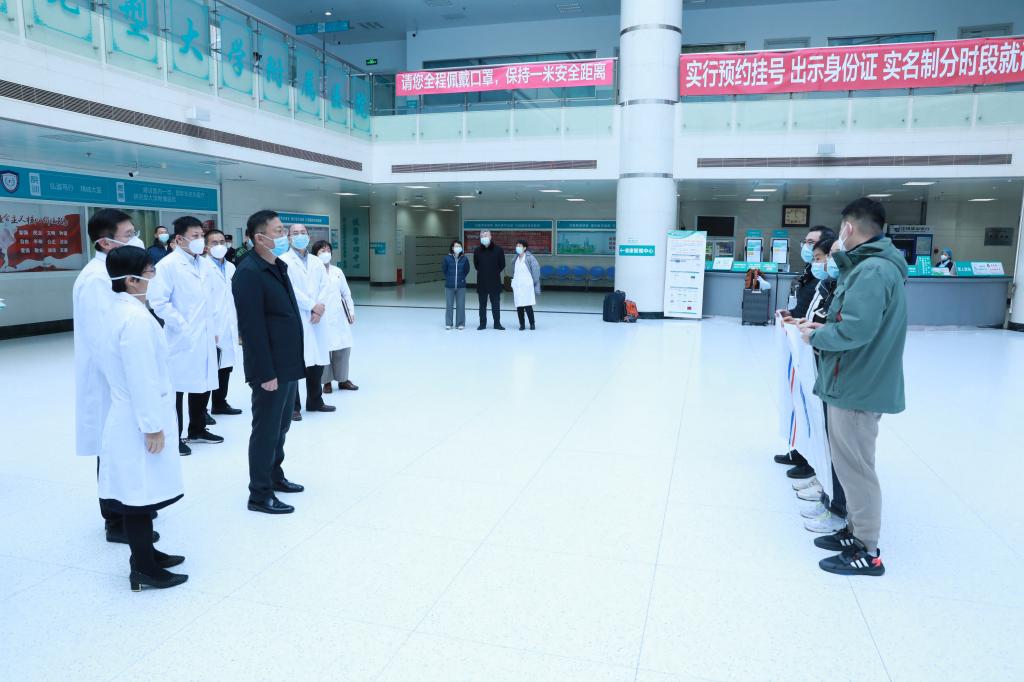 学校领导赴附属一院、附属二院检查督导疫情防控工作